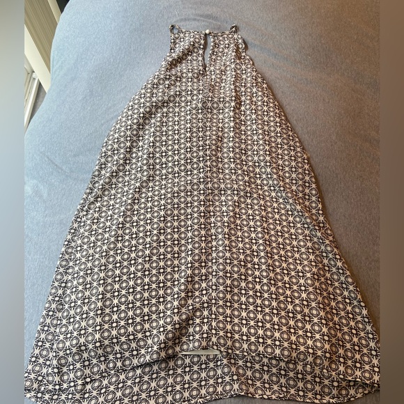 Black and white shift dress - Picture 3 of 3